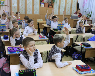 Благодаря сотрудничеству с РЭО | Российский экологический оператор с сентября по декабрь 2022 года спикеры Крышечки ДоброТЫ провели 200 уроков в 50 школах Санкт-Петербурга! pic 5